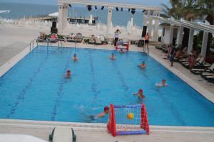 Bazén v ubytování Onkel Resort Hotel nebo v jeho okolí