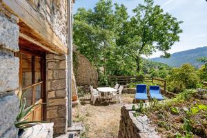 a patio with a table and chairs and a view at Studio La Chambrette in Blieux