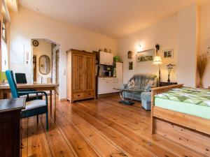 a living room with a bed and a kitchen at Ferienwohnungen Romantika in Potsdam +56 photos