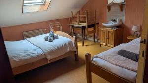a small bedroom with two beds and a sink at L'auberge des Érables in La Pesse