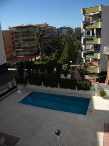 The swimming pool at or near Apartamentos Varadero Arysal