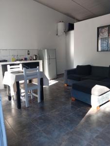 a living room with a table and a couch at Tu rincón, lugar de descanso in Chascomús