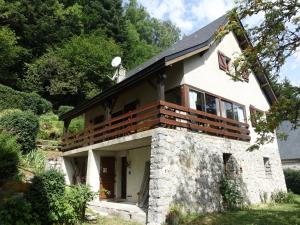 a house with a balcony on the side of it at Beau chalet en vallée d'Ossau in Laruns