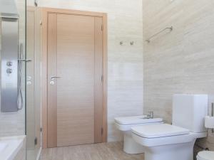 a bathroom with a toilet and a shower at Monte Girassol - The Lisbon Country House! in Quinta das Faias +37 photos