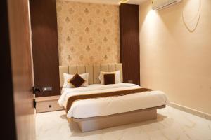 a bedroom with a large bed in a room at Shri Prasad Executive in Pandharpur