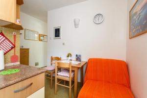 Kuchyňa alebo kuchynka v ubytovaní Apartments Lovorik
