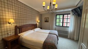 a bedroom with a large bed and a window at Hotel Restaurante De Torres in Felechosa +96 photos