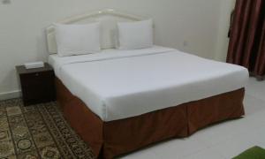 Postel nebo postele na pokoji v ubytování Jawharet Al Kheir Furnished Apartments