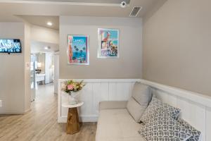 a living room with a couch and a vase of flowers at Hotel America in Cannes