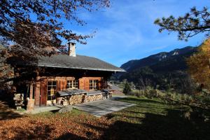 an old brick building with mountains in the background at Les Jumelles in Rougemont