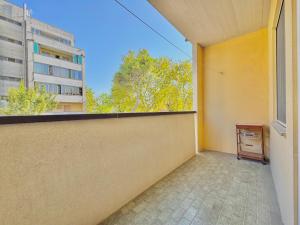 an empty balcony with a window and a chair at Quarzo e Acquamarina in Lido Adriano