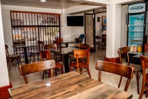 a dining room with wooden tables and chairs at Hotel Cano in Iquique
