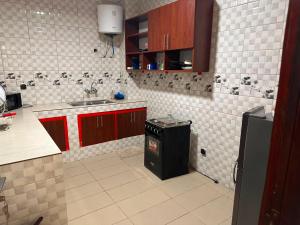 a kitchen with red and white tiles on the wall at Immobilier du siecle in Abidjan