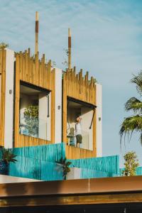a man taking a picture of a building at H Boutique Peña Parda in La Herradura +24 photos