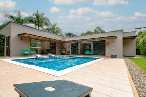 a swimming pool in the backyard of a house at Finca los Colores Villavicencio in Villavicencio