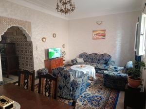 a living room with a couch and a table at Dar Cadi in Safi