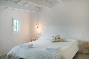 A bed or beds in a room at Cas Conco