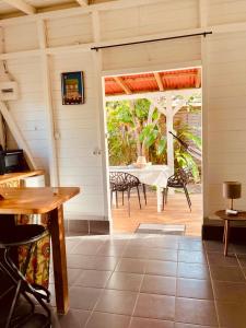an open door to a patio with a table and chairs at Kaz Menard in Saint-Louis