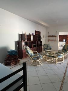 a living room with chairs and a table at Casa com piscina em Canoa Quebrada in Canoa Quebrada +4 photos