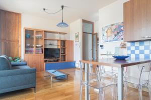 a kitchen and living room with a table and a couch at Ornella's apartment Relax-Wi-Fi e AC- ideale famiglie in Casale di Scodosia +25 photos