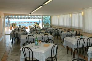 Restaurace v ubytování Hotel Baia Verde