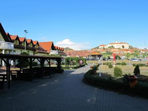 Gedung tempat hotel berlokasi