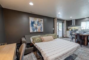 a living room with a couch and a kitchen at Modern Basement Apartment King Bed and Full Kitchen in Bluffdale