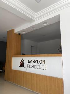 un cartello per un ufficio di resilienza di Babilonia di Babylon Gardens a Sousse