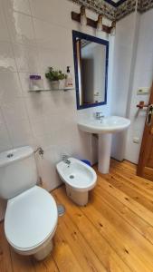 a bathroom with a toilet and a sink at La Morada del CABO PEÑAS Folu - Gozón - Luanco in Ferrero +57 photos