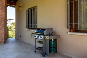 a grill sitting on a table next to a wall at Sunset Serenity Villa in Padenghe sul Garda +47 photos