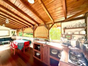 a kitchen with a table and chairs in a house at Les Bananes Vertes Ecolodges in Saint-Claude