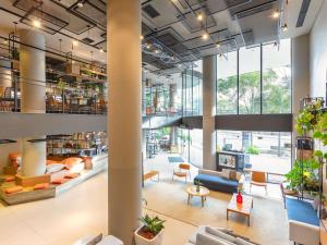 a lobby of a building with couches and chairs at ibis Sao Paulo Barra Funda in São Paulo +133 photos