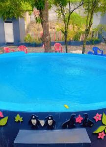 a blue table with three stuffed animals on it at Villa Naranja AYD in Paredón +8 photos