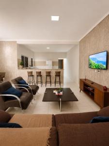 a living room with a couch and a table at Casa Completa próxima ao Centro in Passos