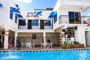 a villa with a swimming pool in a resort at Hotel Los Delfines Melgar in Melgar