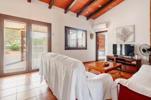 a living room with a couch and a tv at Petit Son Bauló in Can Picafort