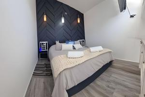 a bedroom with a large bed in a room at Comfort, Innovation, Style, WiFi, Gym in Coihaique