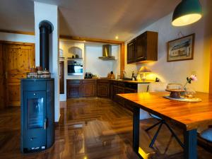 a kitchen with a stove and a wooden table at Ferienwohnung Cozy Cottage in Morbach
