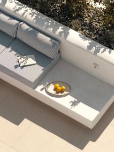 a plate of fruit sitting on a bench at Villa Sol Mare Naousa, Paros in Naousa