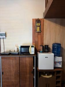 a kitchen with a counter with a microwave and a coffee maker at Departamento Monoambiente Rústico in Asunción