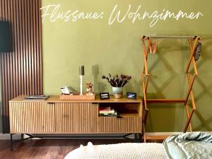 a bedroom with a table with a sign that reads livesie vibrations at Havelzeit in Havelberg +37 photos