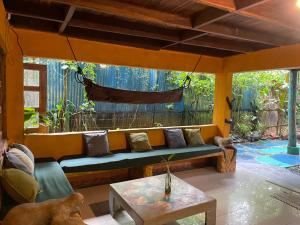 สระว่ายน้ำที่อยู่ใกล้ ๆ หรือใน Madre Selva Hostel