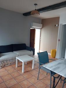 a living room with a couch and a table at Maison Belzaenea in Espelette