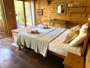 a bedroom with a bed in a log cabin at Wilgano in Rvaši +44 photos