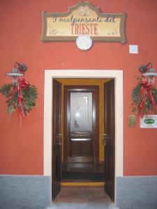 a hallway with a door and a sign on a wall at I Malpensanti del Trieste in Monticelli dʼOngina
