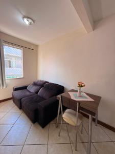 a living room with a couch and a table at Temporada Ilhéus Centro in Ilhéus
