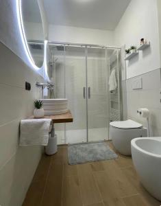 a bathroom with a shower and a toilet and a sink at Vercelli Civico 31 in Vercelli +5 photos