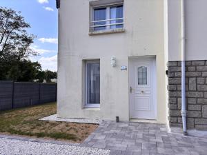 a white door on the side of a white house at Cozy & air-conditioned studio in Vannes