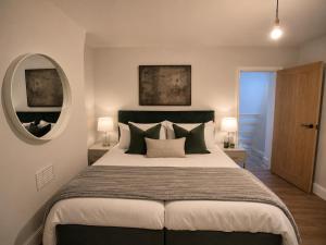 a bedroom with a large bed and a mirror at 3 Bed House , Bootle , Discounts , Long Stays , Contractors , Families , Relocation Stays in Liverpool