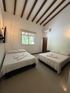 a bedroom with two beds and a window at Selva del Rio San Jeronimo in San Jerónimo +26 photos